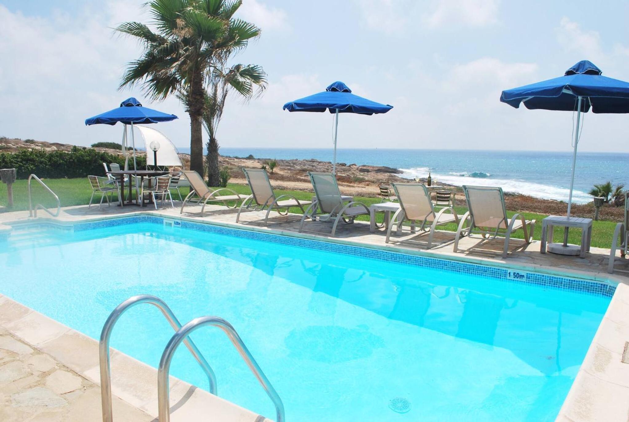 Sea Front Villa, HEATED Private Pool, Amazing location Paphos 323