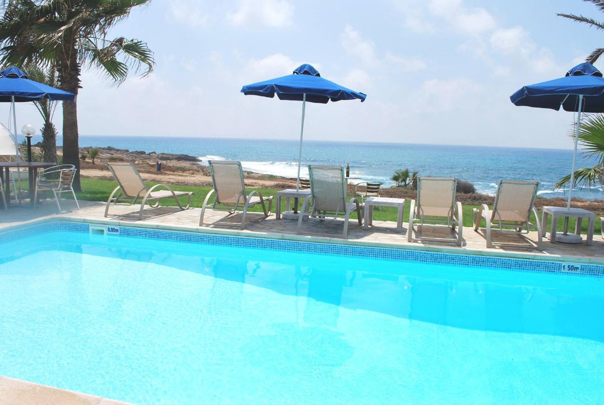 Sea Front Villa, HEATED Private Pool, Amazing location Paphos 323