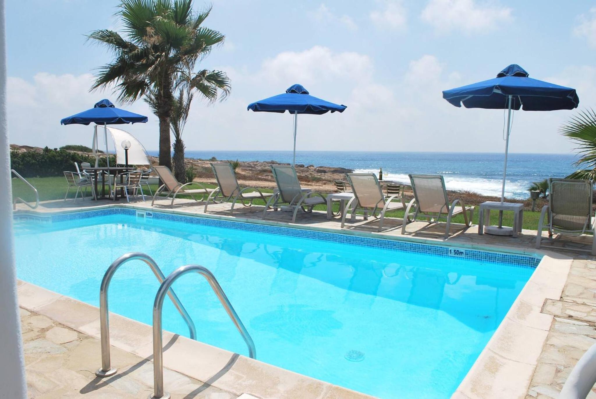Sea Front Villa, HEATED Private Pool, Amazing location Paphos 323