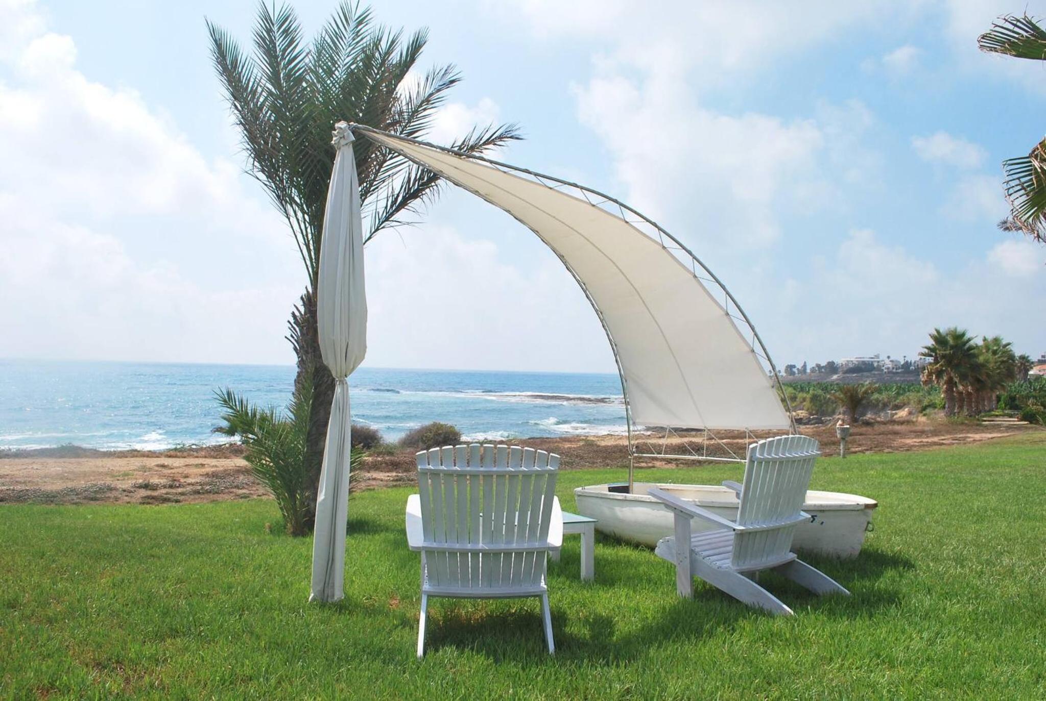 Sea Front Villa, HEATED Private Pool, Amazing location Paphos 323