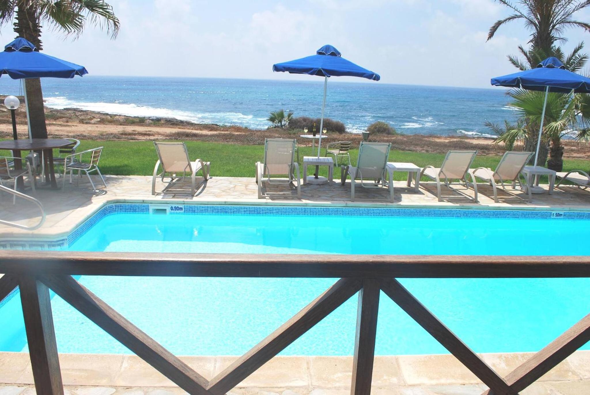 Sea Front Villa, HEATED Private Pool, Amazing location Paphos 323