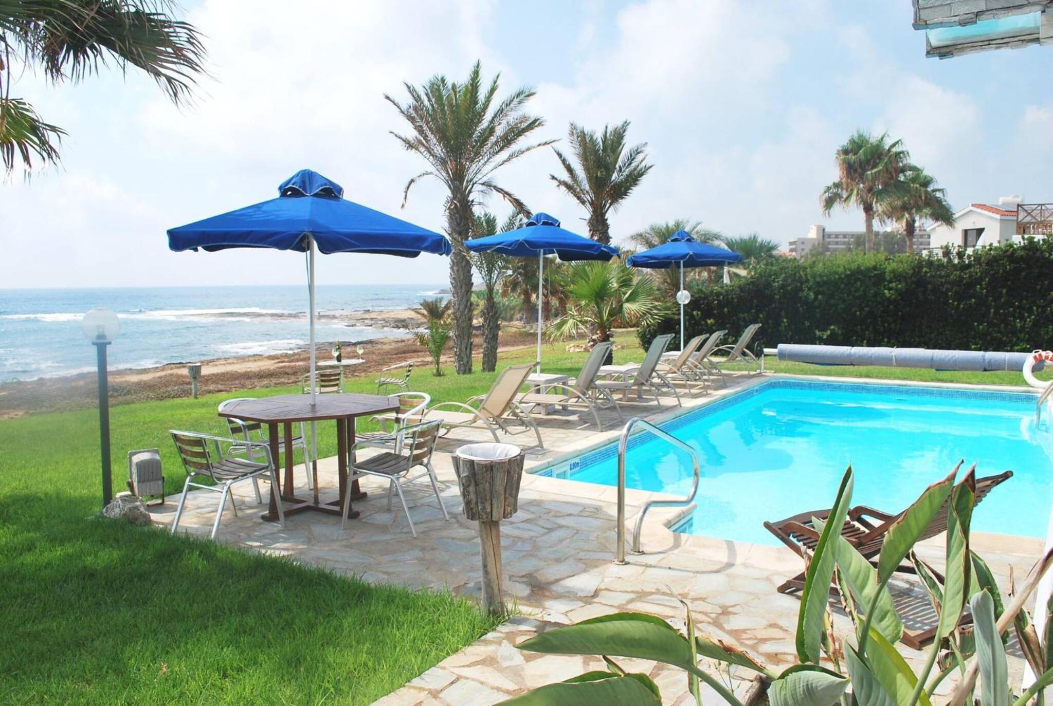 Sea Front Villa, HEATED Private Pool, Amazing location Paphos 323