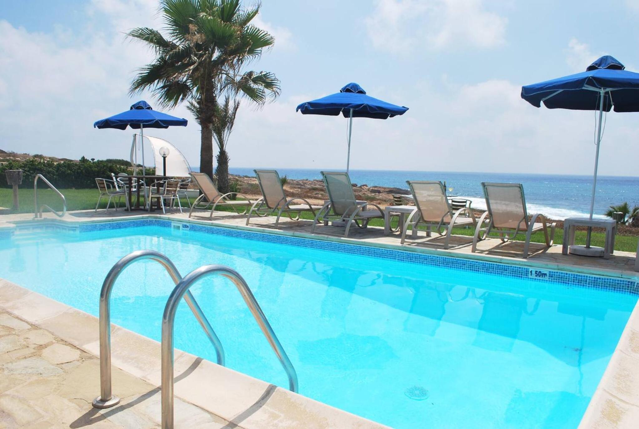 Sea Front Villa, HEATED Private Pool, Amazing location Paphos 323