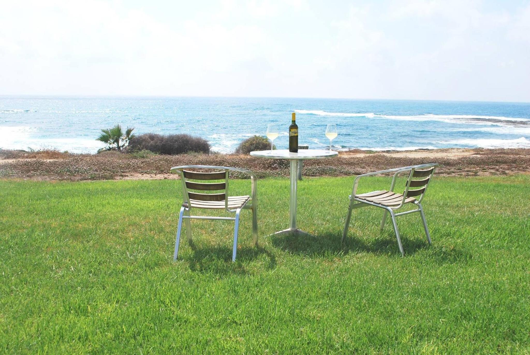 Sea Front Villa, HEATED Private Pool, Amazing location Paphos 323