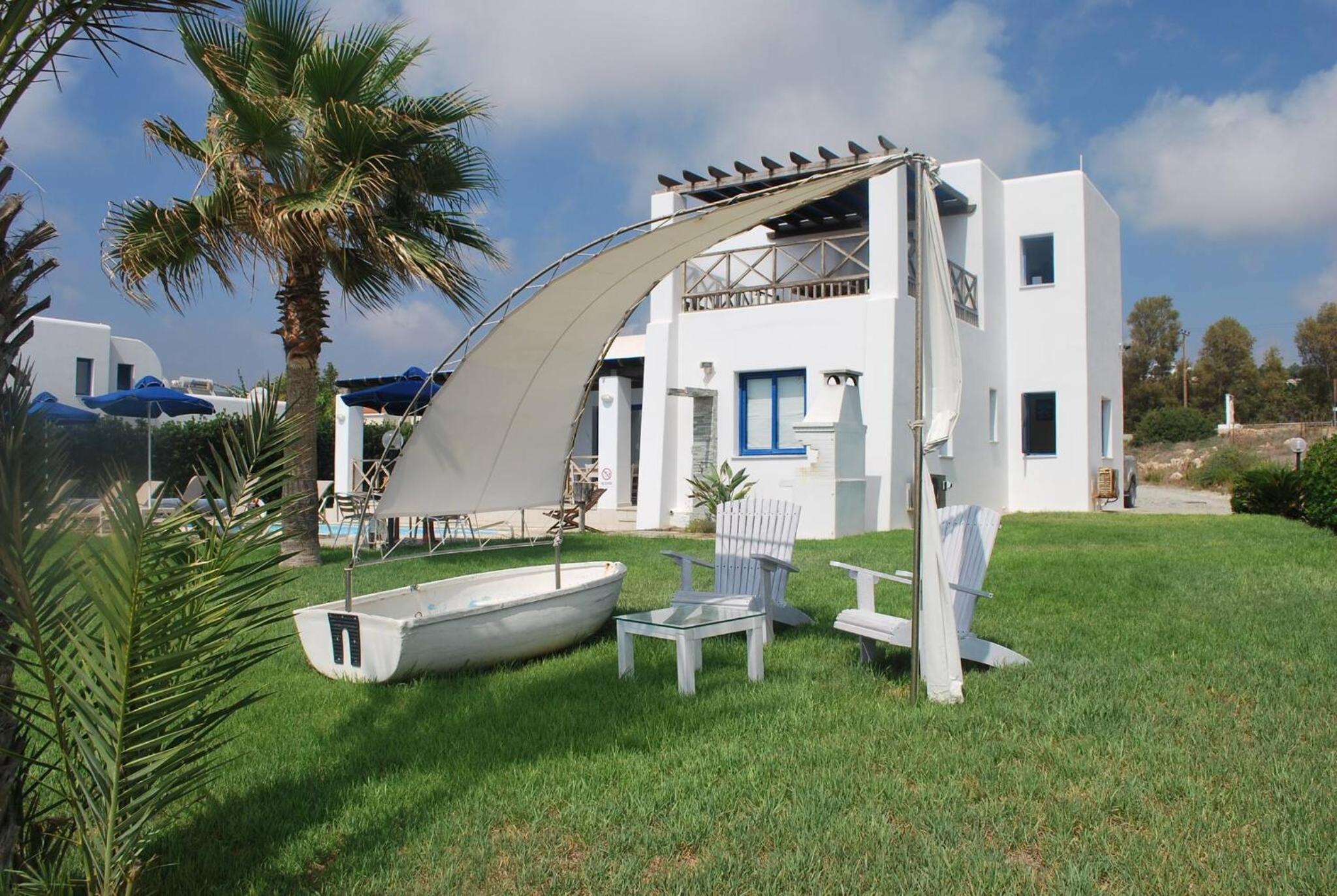 Sea Front Villa, HEATED Private Pool, Amazing location Paphos 323