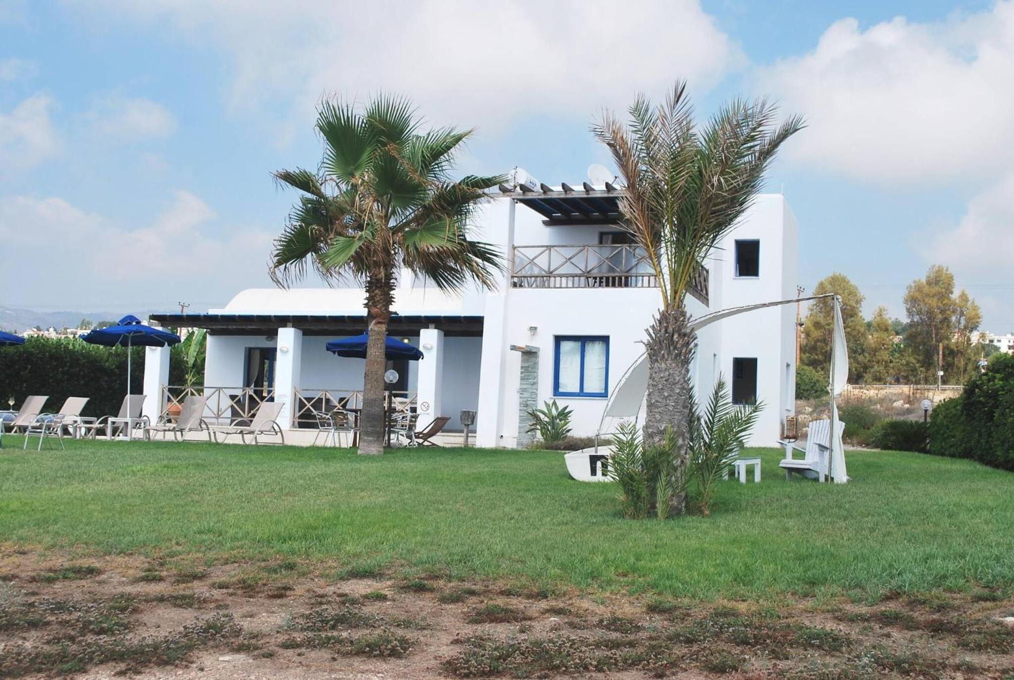 Sea Front Villa, HEATED Private Pool, Amazing location Paphos 323
