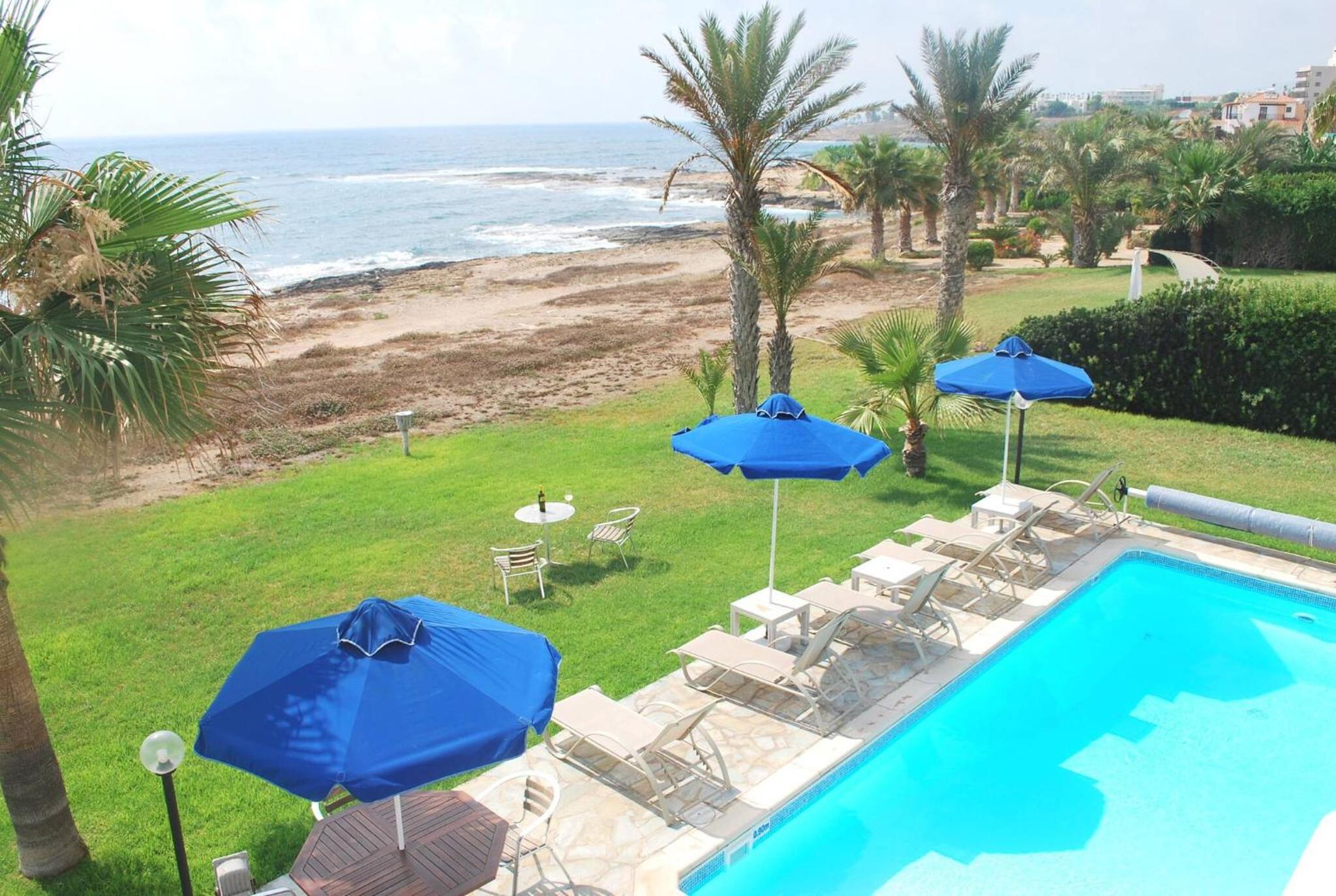 Sea Front Villa, HEATED Private Pool, Amazing location Paphos 323