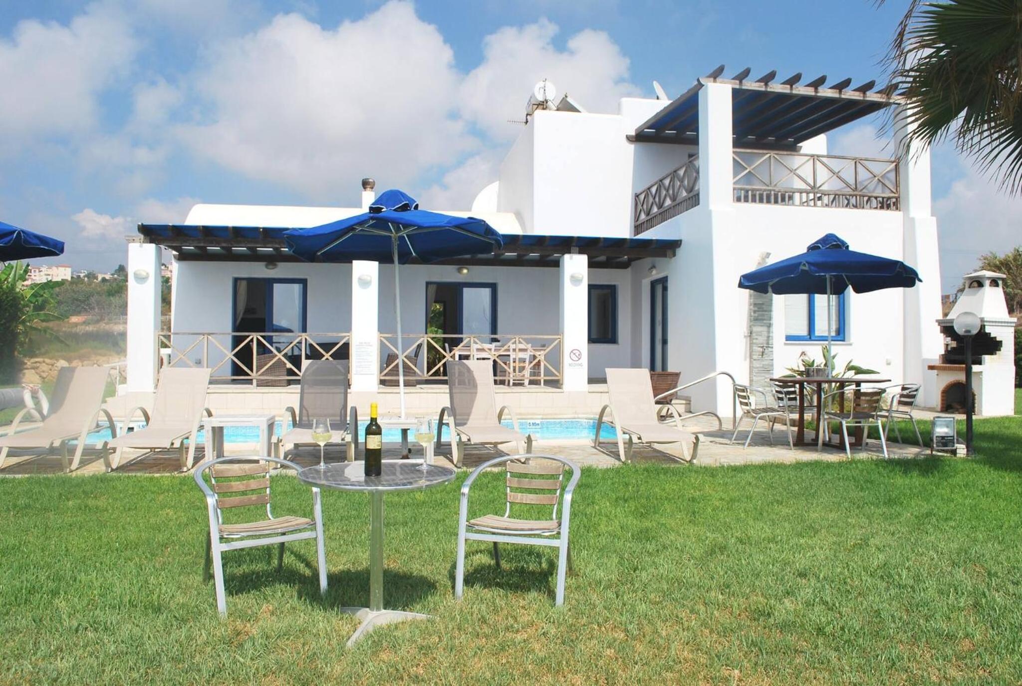 Sea Front Villa, HEATED Private Pool, Amazing location Paphos 323