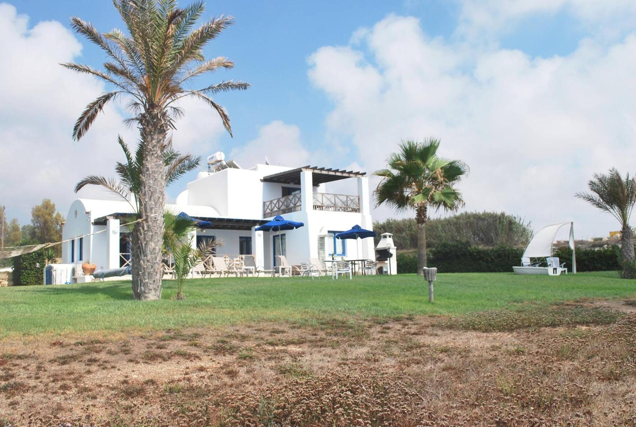 Sea Front Villa, HEATED Private Pool, Amazing location Paphos 323