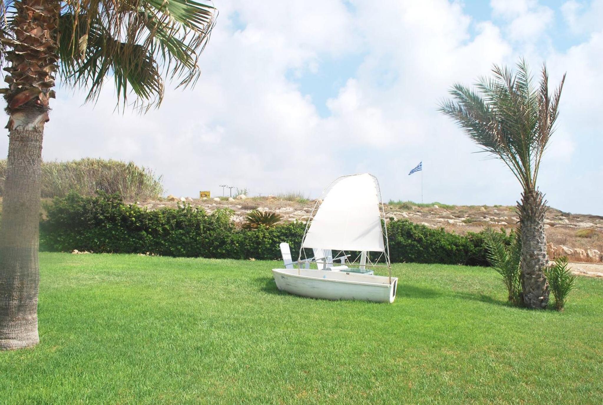 Sea Front Villa, HEATED Private Pool, Amazing location Paphos 323