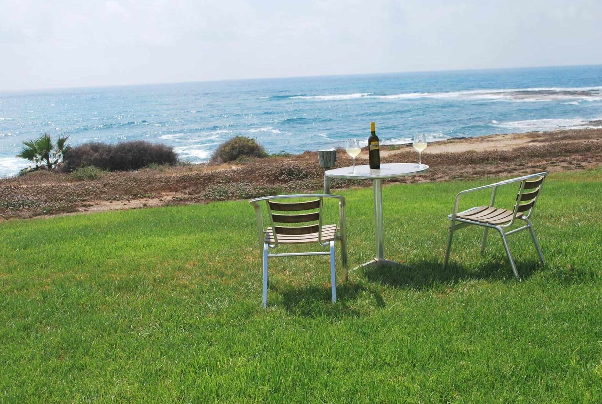 Sea Front Villa, HEATED Private Pool, Amazing location Paphos 323