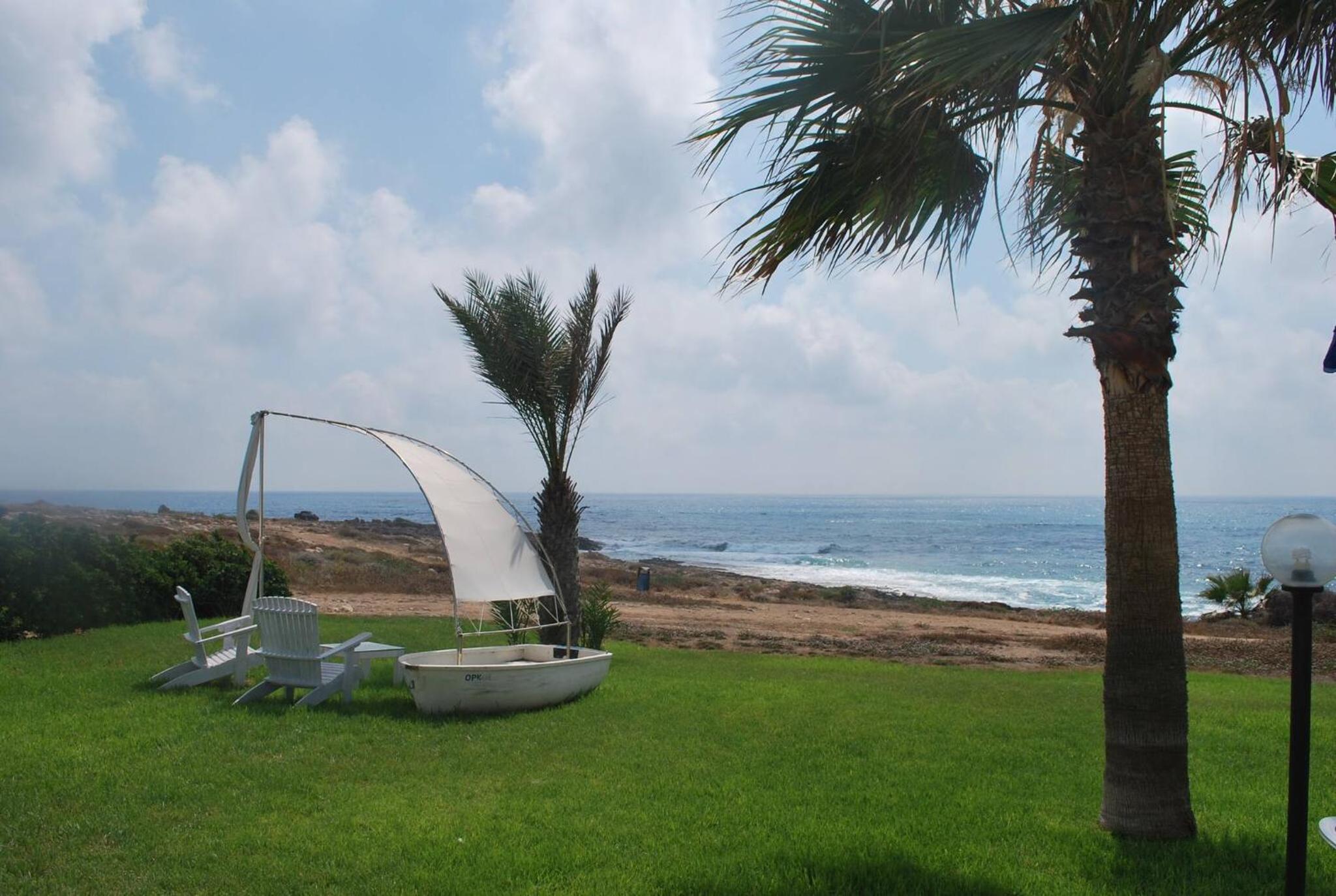 Sea Front Villa, HEATED Private Pool, Amazing location Paphos 323
