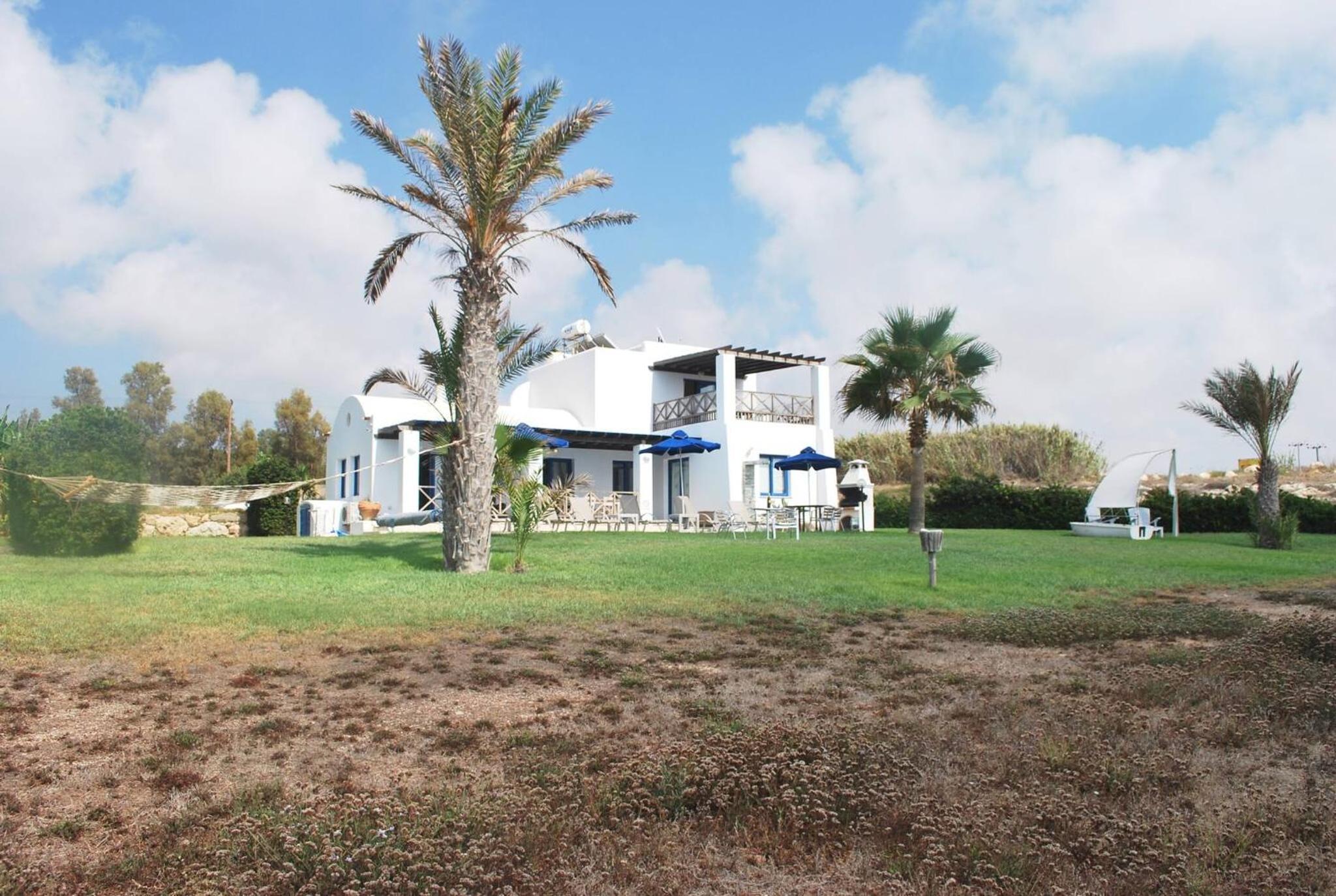 Sea Front Villa, HEATED Private Pool, Amazing location Paphos 323
