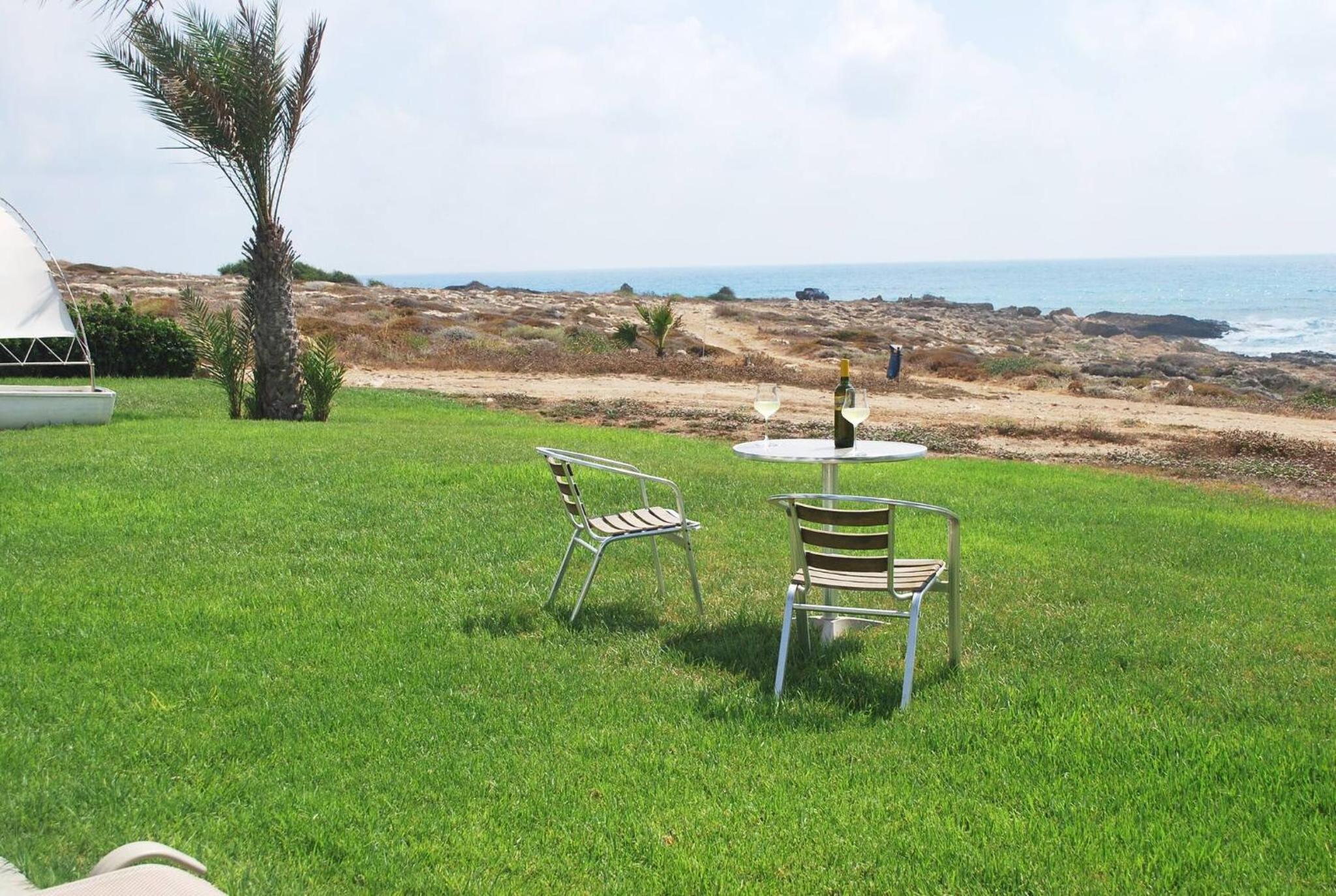 Sea Front Villa, HEATED Private Pool, Amazing location Paphos 323