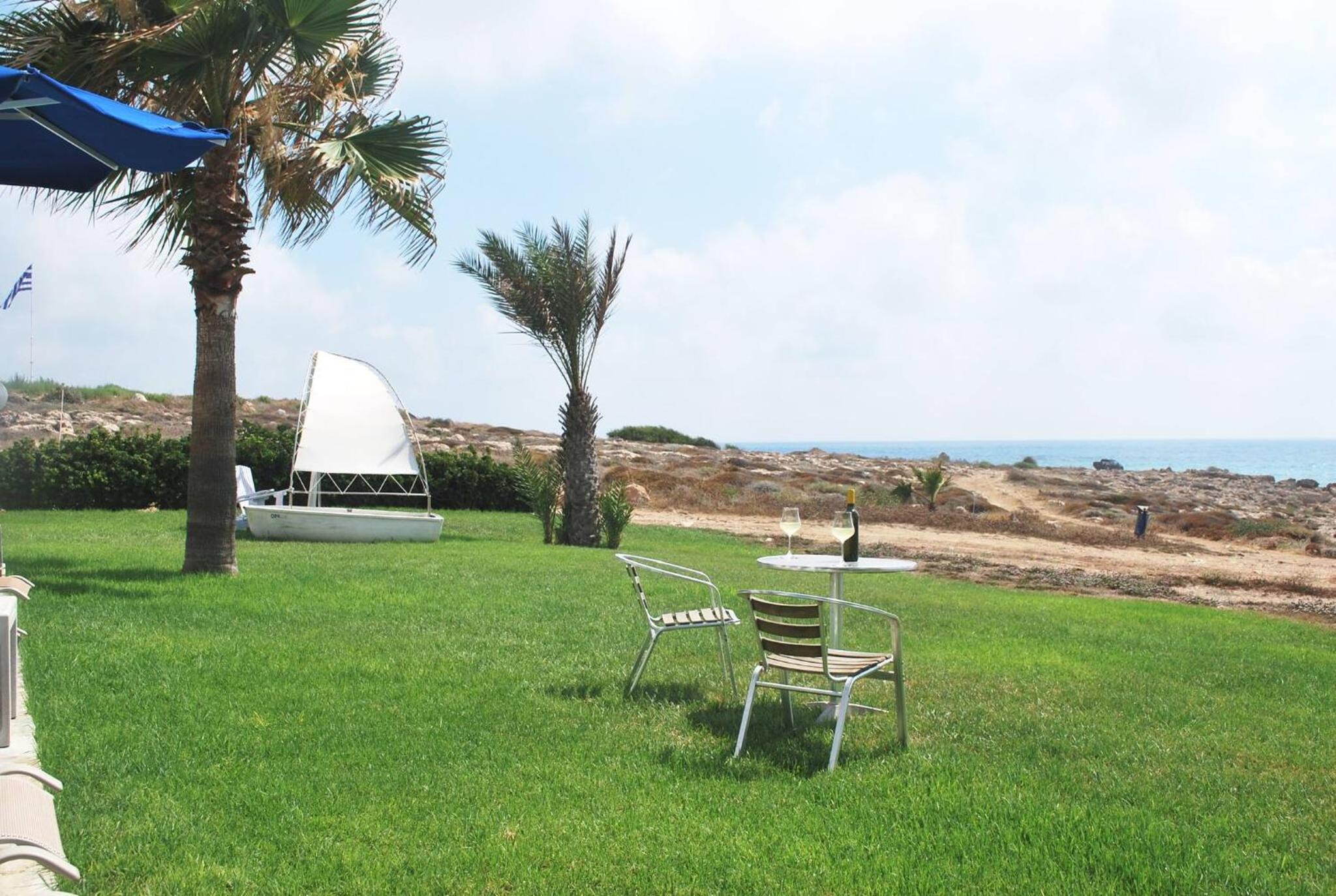 Sea Front Villa, HEATED Private Pool, Amazing location Paphos 323