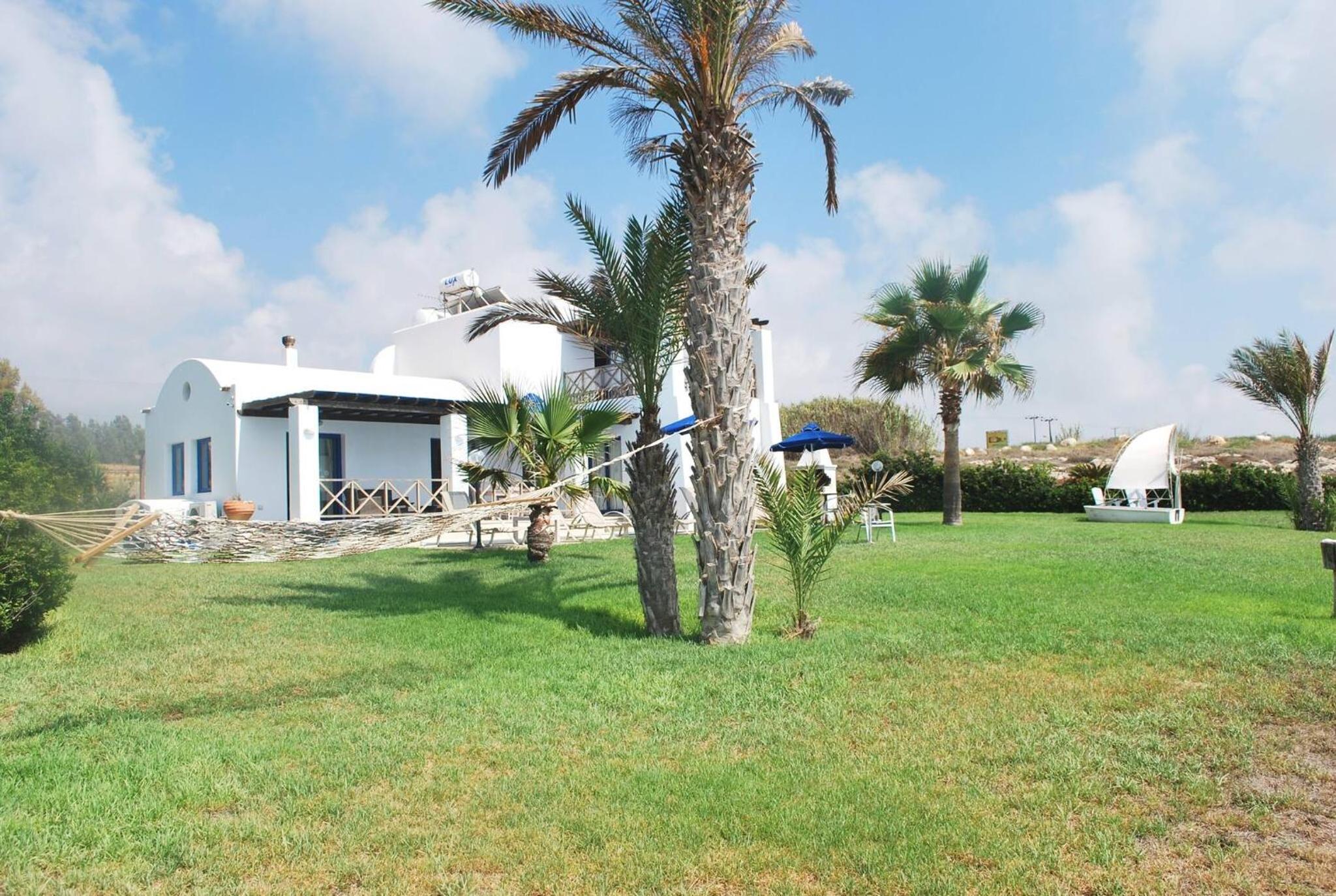 Sea Front Villa, HEATED Private Pool, Amazing location Paphos 323