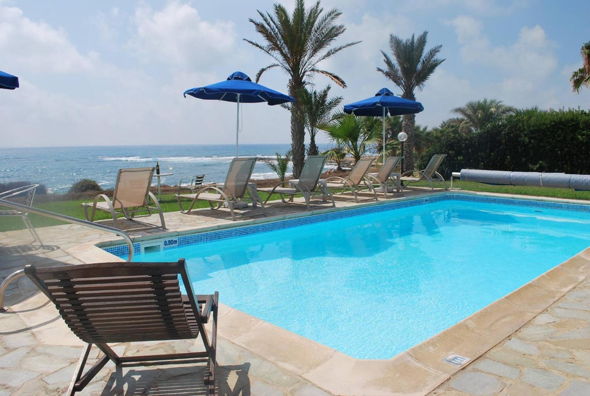 Sea Front Villa, HEATED Private Pool, Amazing location Paphos 323