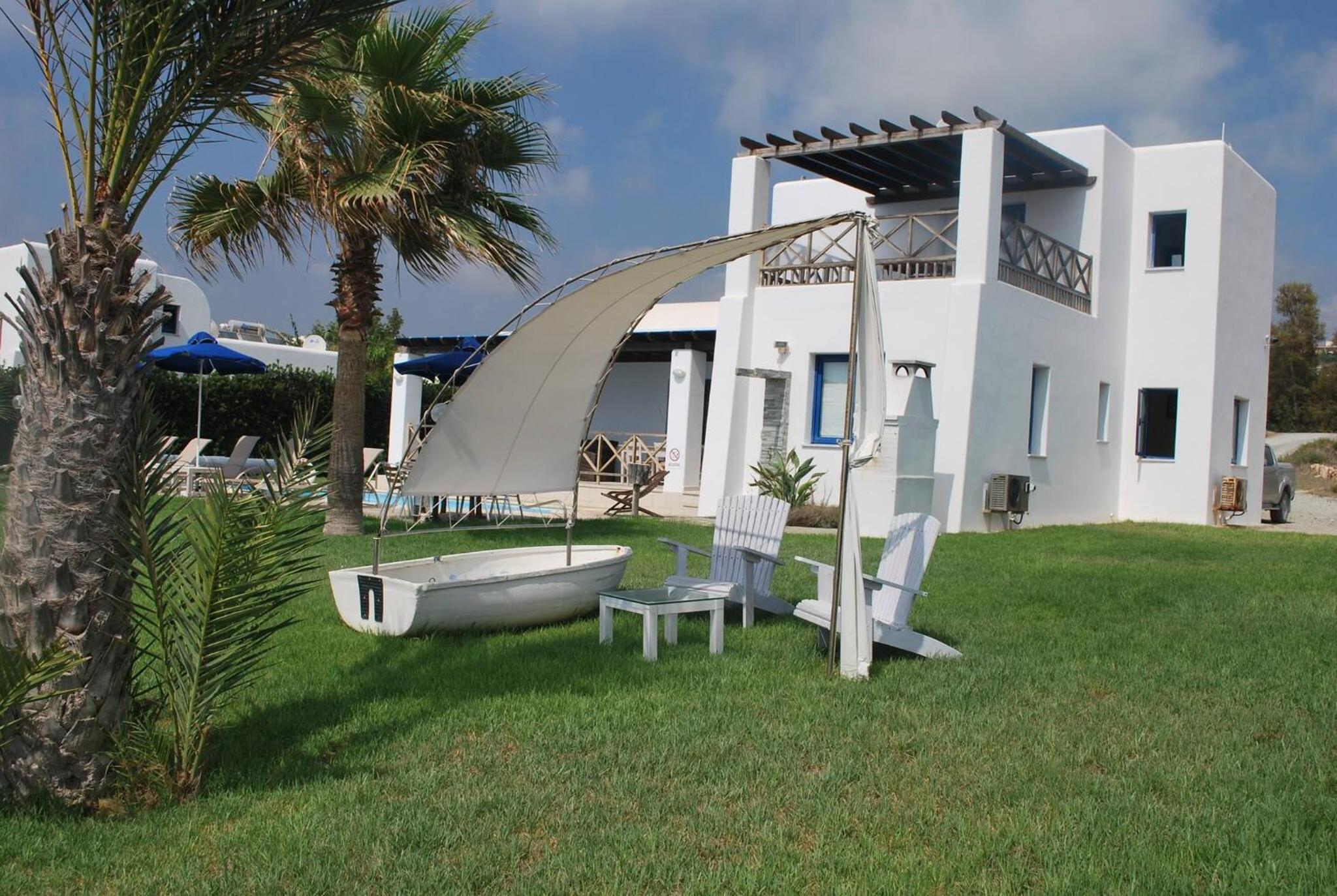 Sea Front Villa, HEATED Private Pool, Amazing location Paphos 323