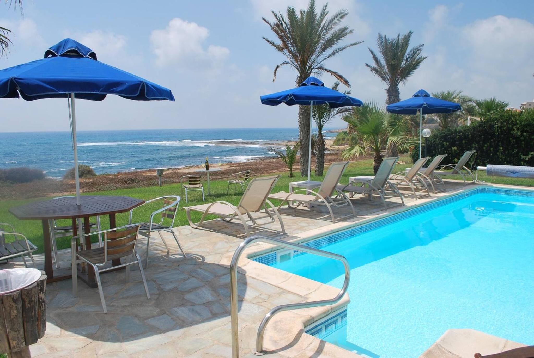 Sea Front Villa, HEATED Private Pool, Amazing location Paphos 323