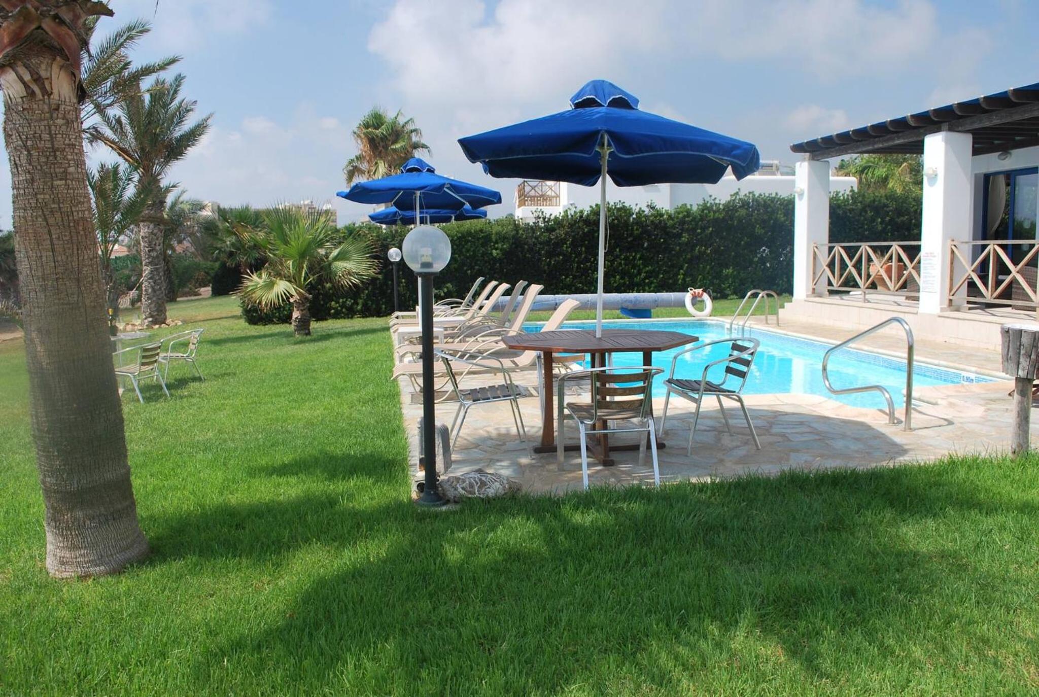 Sea Front Villa, HEATED Private Pool, Amazing location Paphos 323