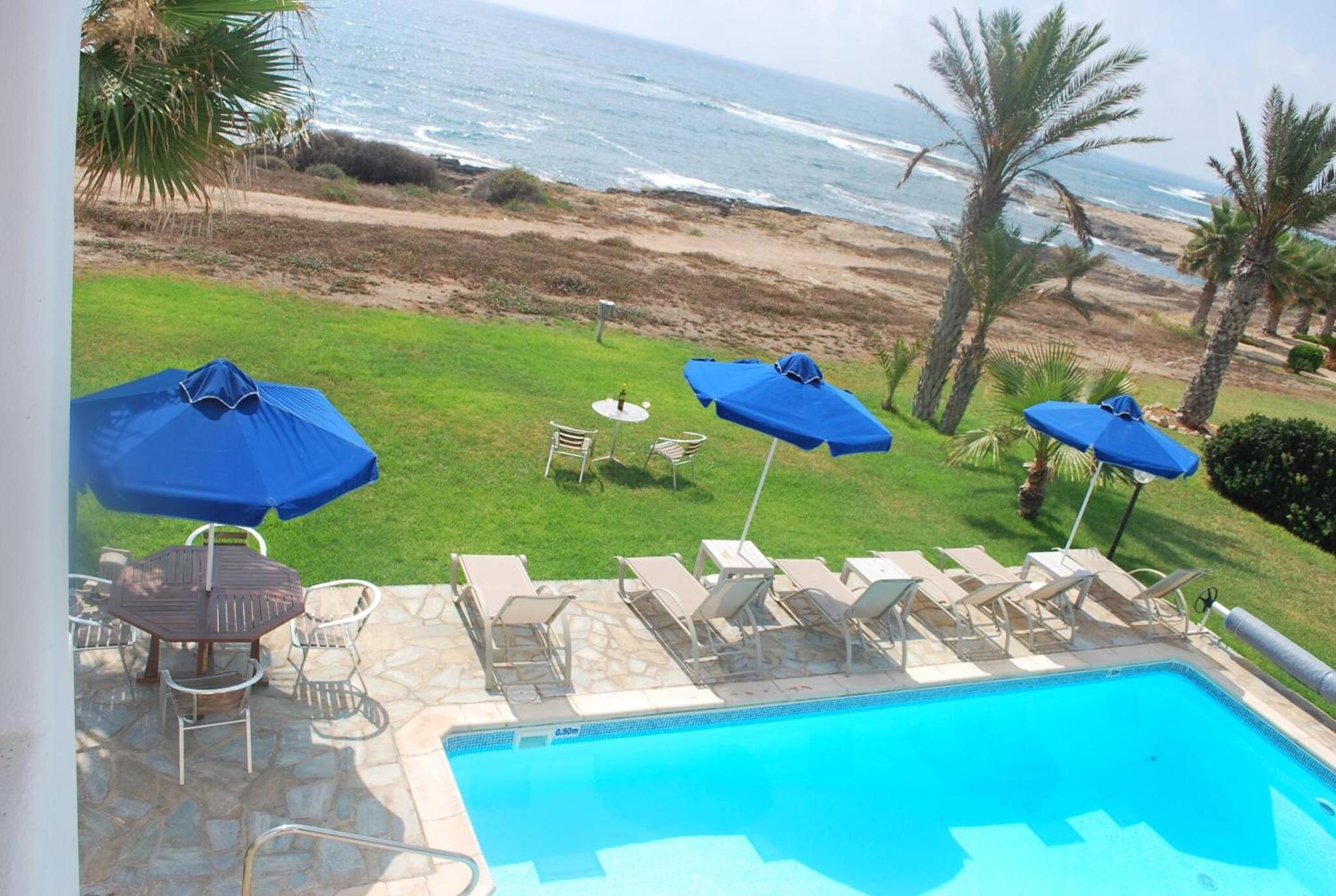 Sea Front Villa, HEATED Private Pool, Amazing location Paphos 323