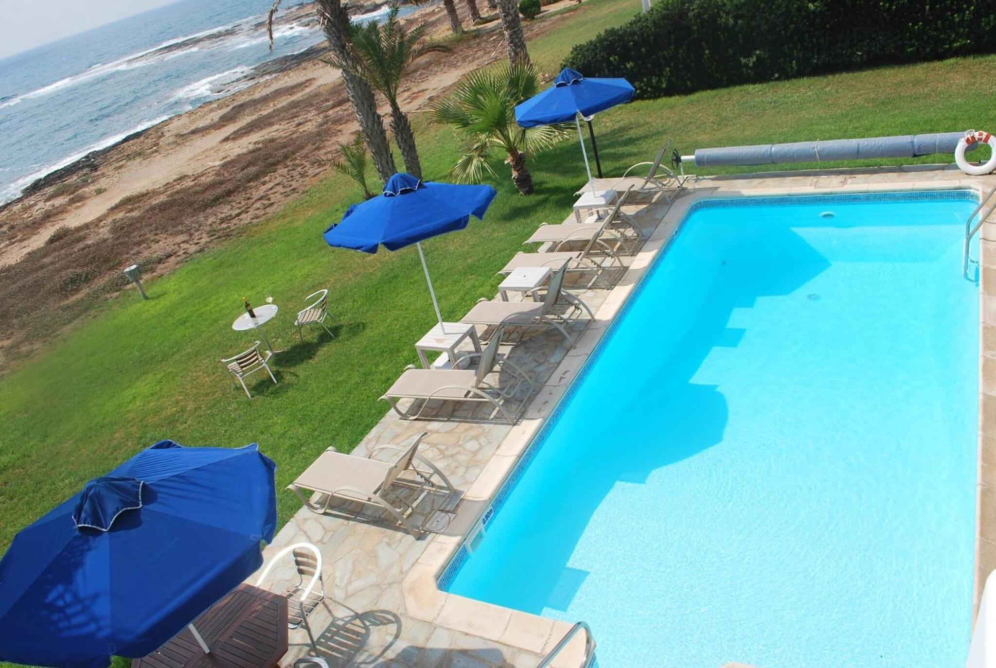 Sea Front Villa, HEATED Private Pool, Amazing location Paphos 323