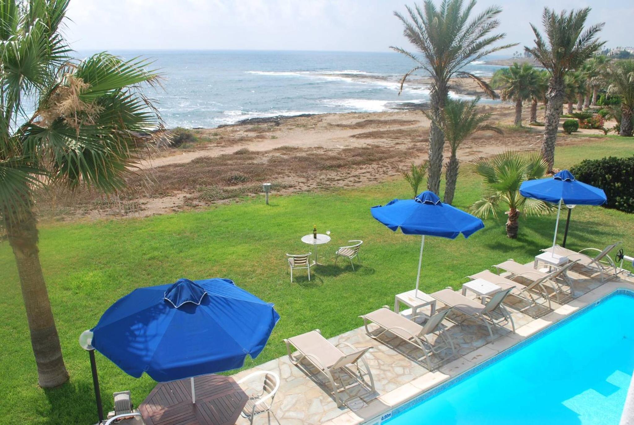 Sea Front Villa, HEATED Private Pool, Amazing location Paphos 323