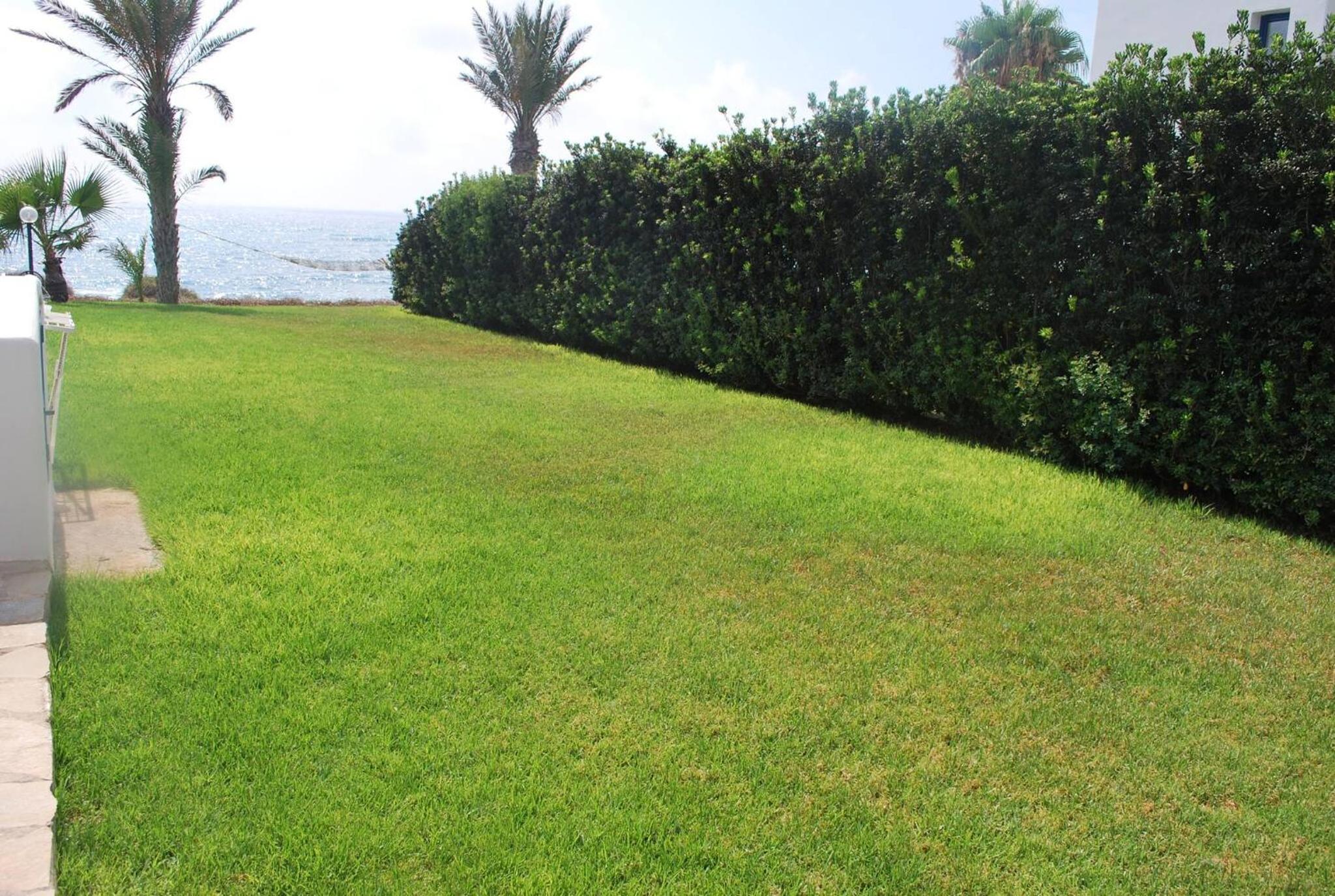 Sea Front Villa, HEATED Private Pool, Amazing location Paphos 323