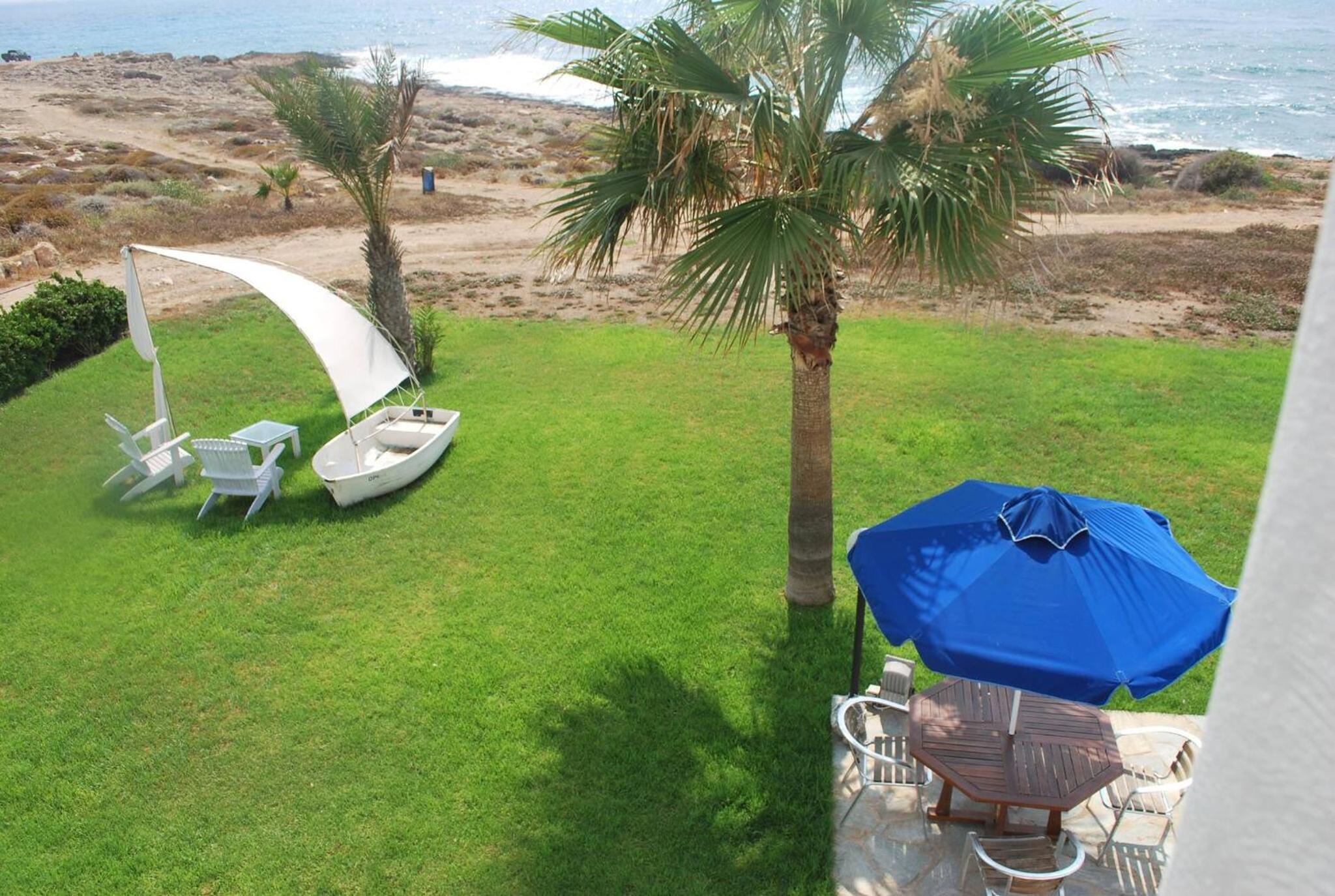 Sea Front Villa, HEATED Private Pool, Amazing location Paphos 323
