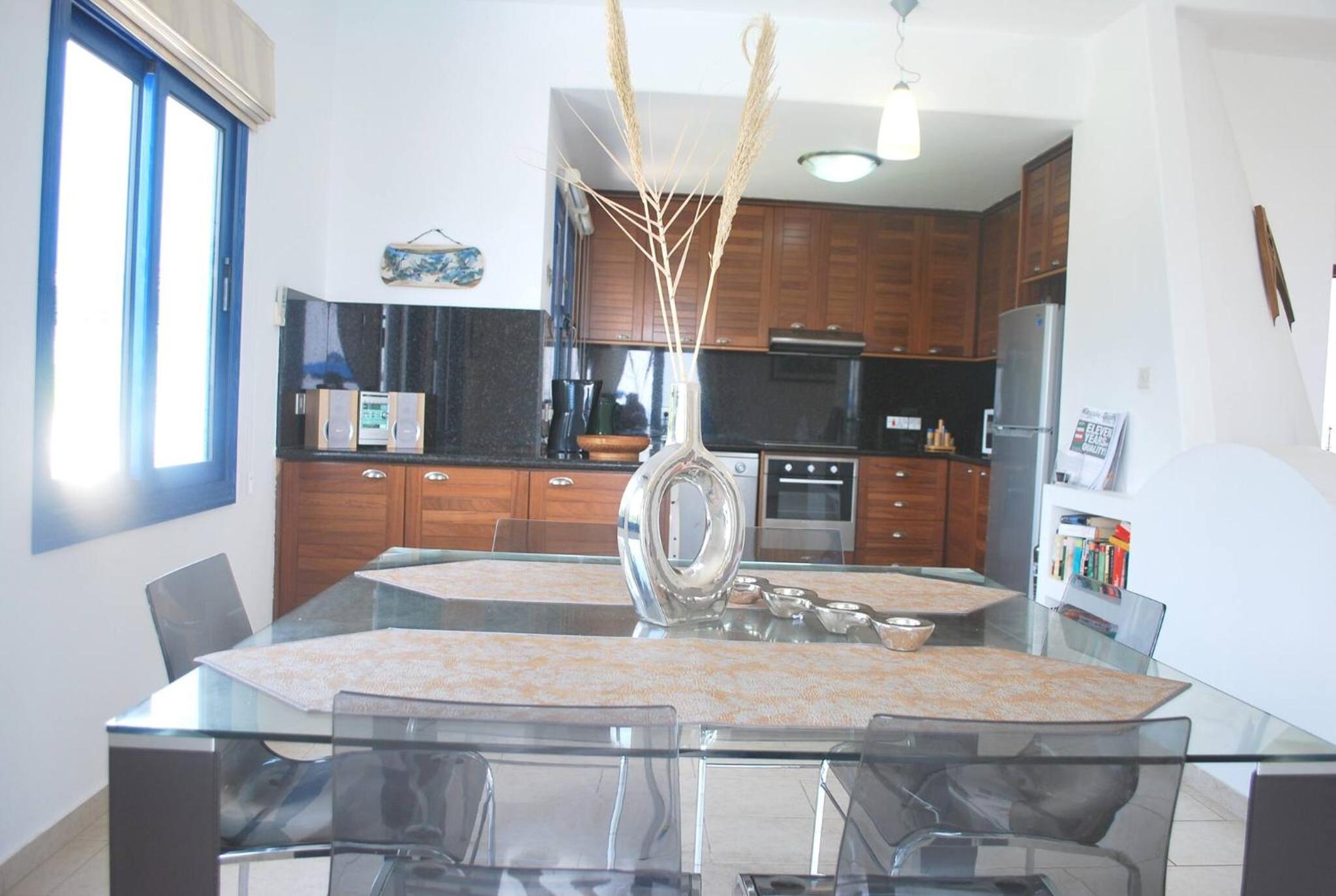 Sea Front Villa, HEATED Private Pool, Amazing location Paphos 323