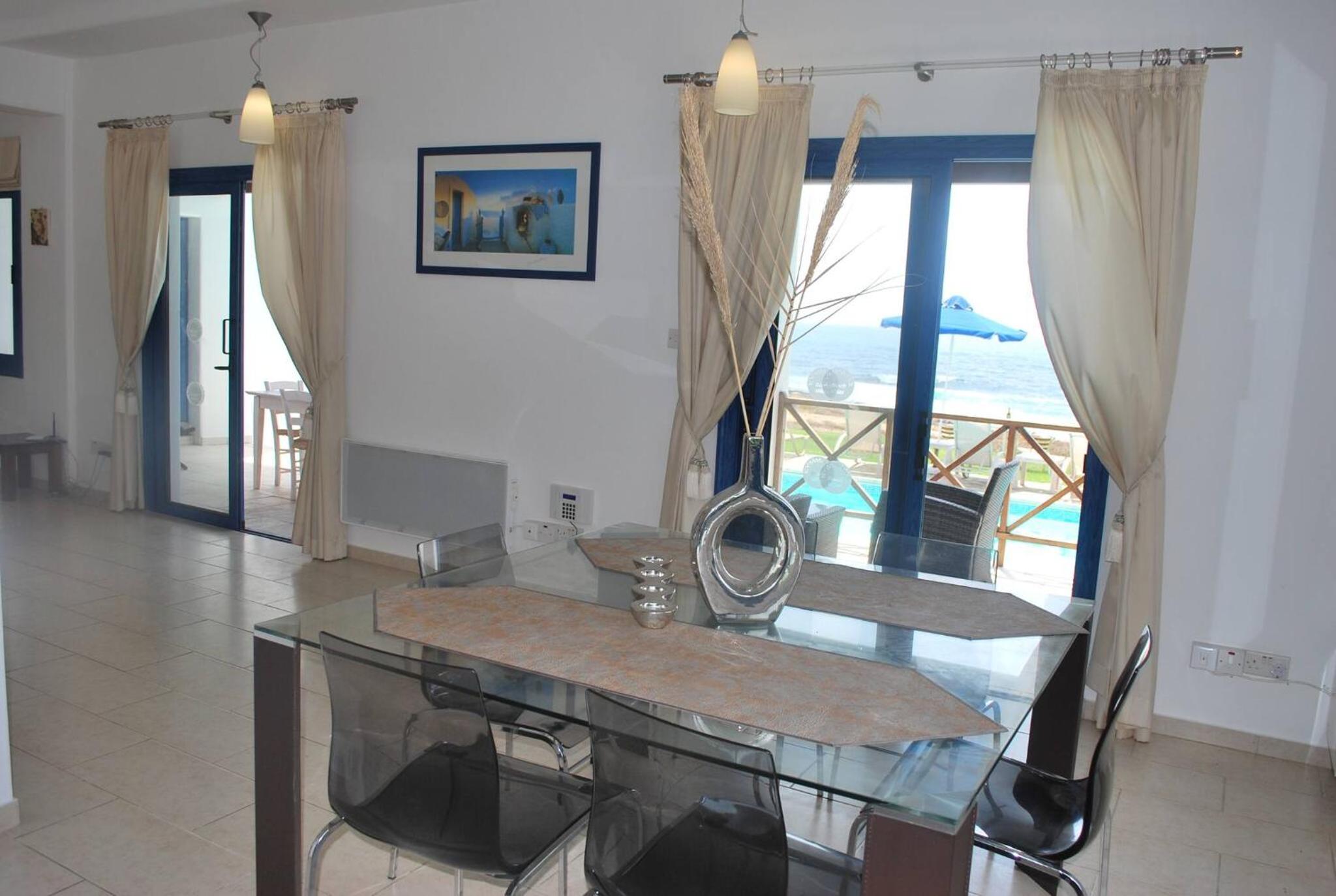Sea Front Villa, HEATED Private Pool, Amazing location Paphos 323