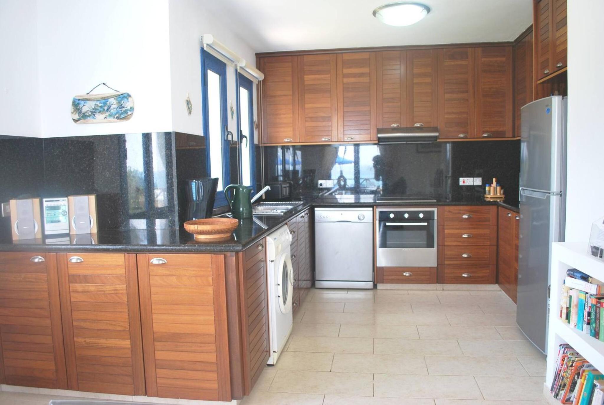 Sea Front Villa, HEATED Private Pool, Amazing location Paphos 323
