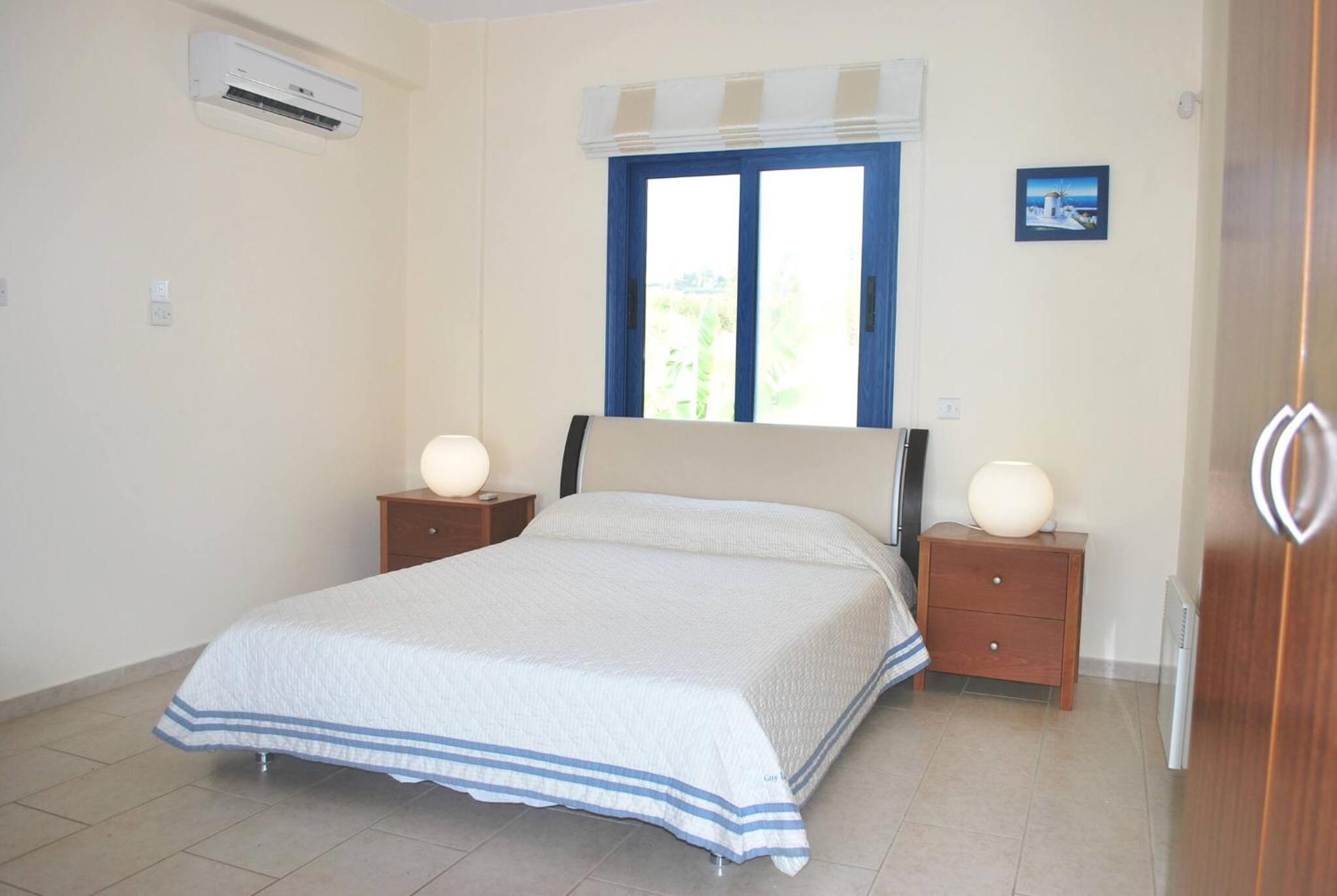 Sea Front Villa, HEATED Private Pool, Amazing location Paphos 323