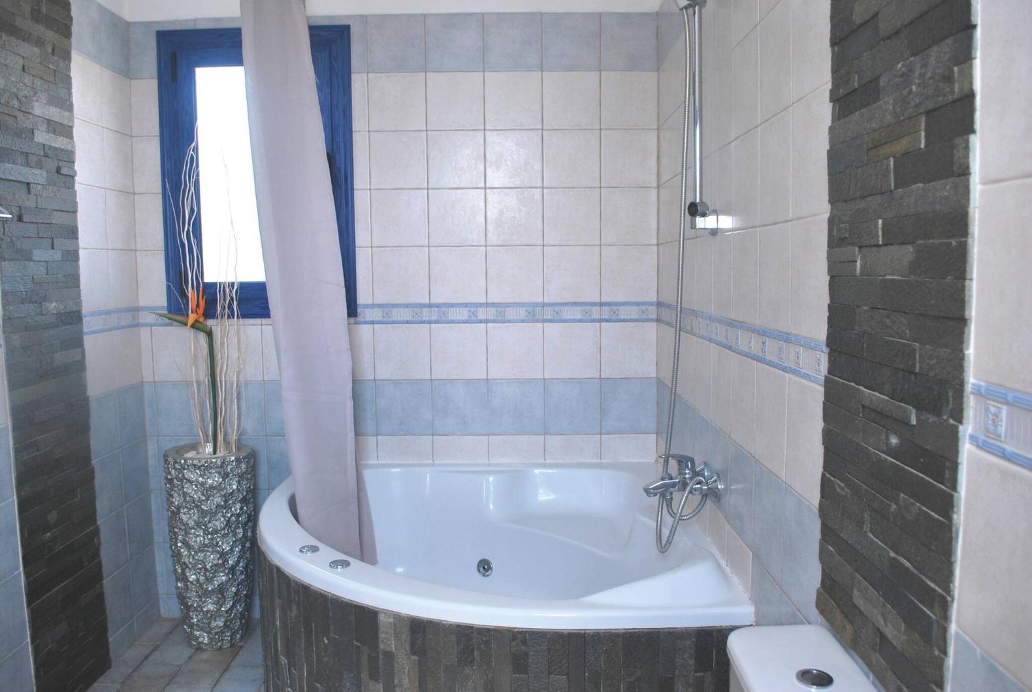 Sea Front Villa, HEATED Private Pool, Amazing location Paphos 323