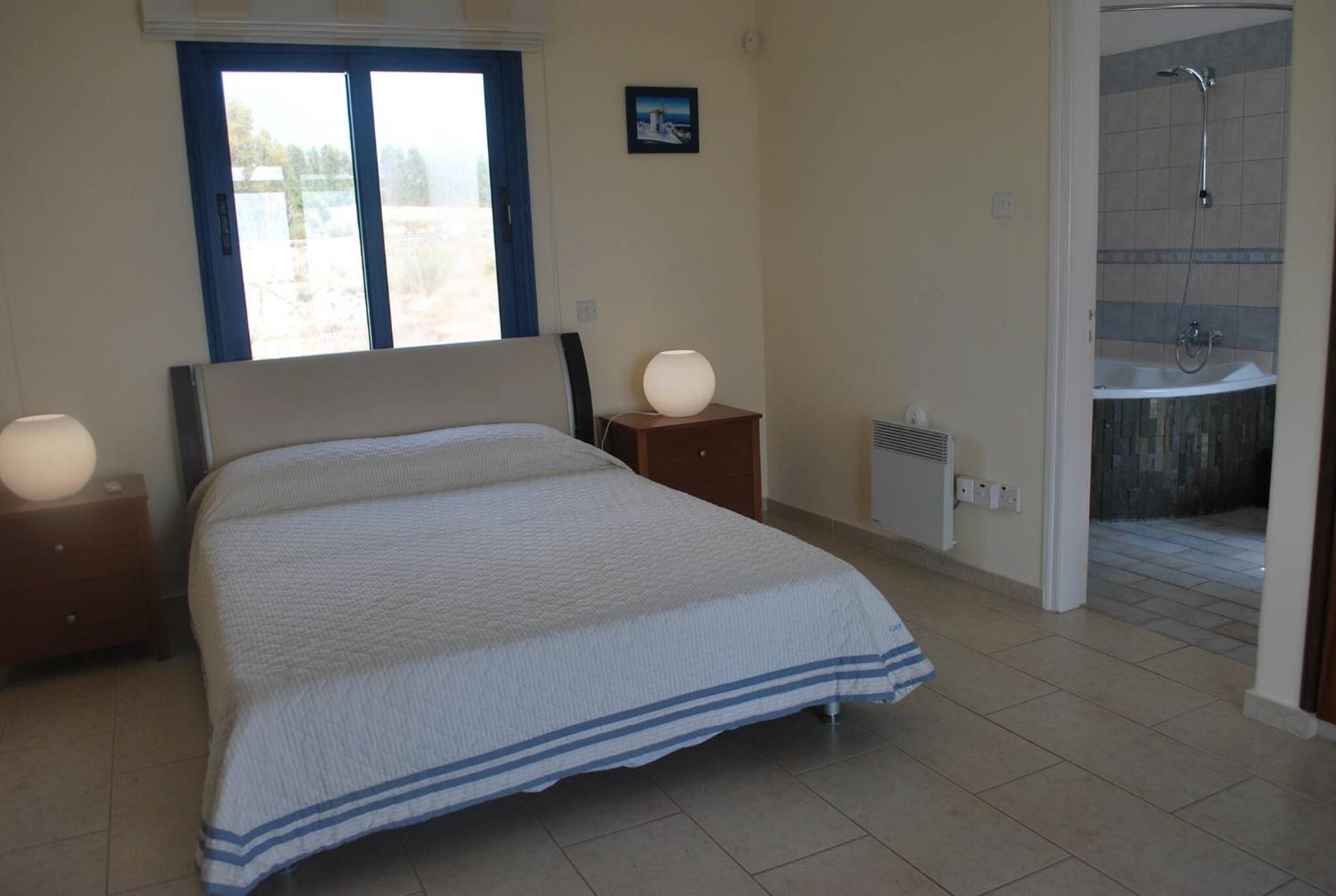 Sea Front Villa, HEATED Private Pool, Amazing location Paphos 323