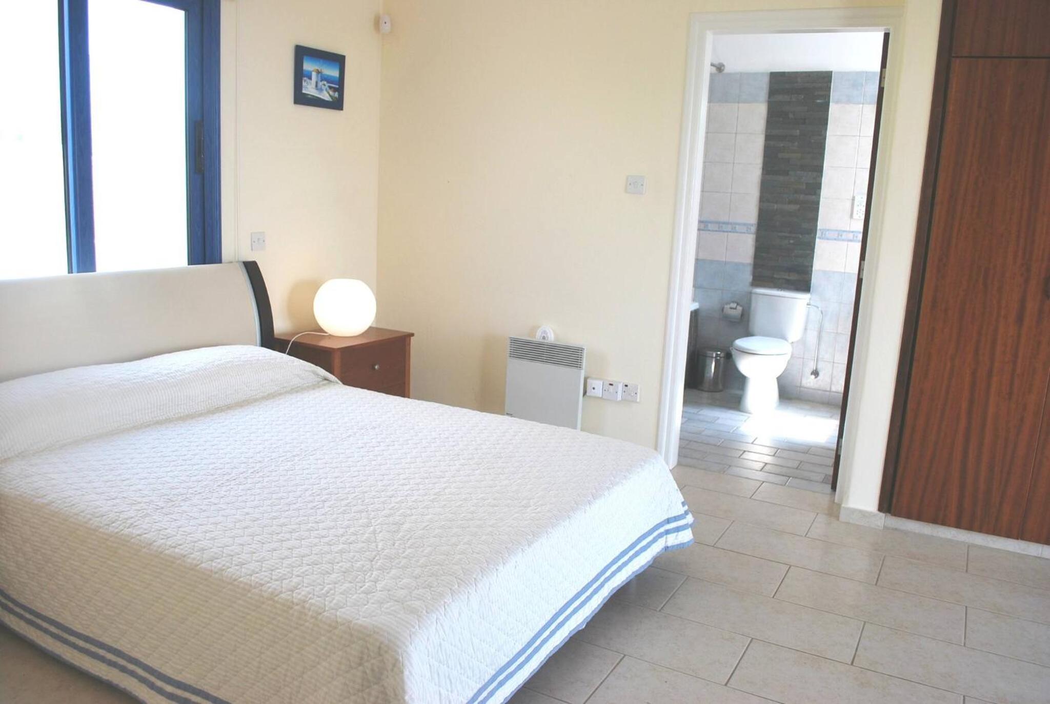 Sea Front Villa, HEATED Private Pool, Amazing location Paphos 323