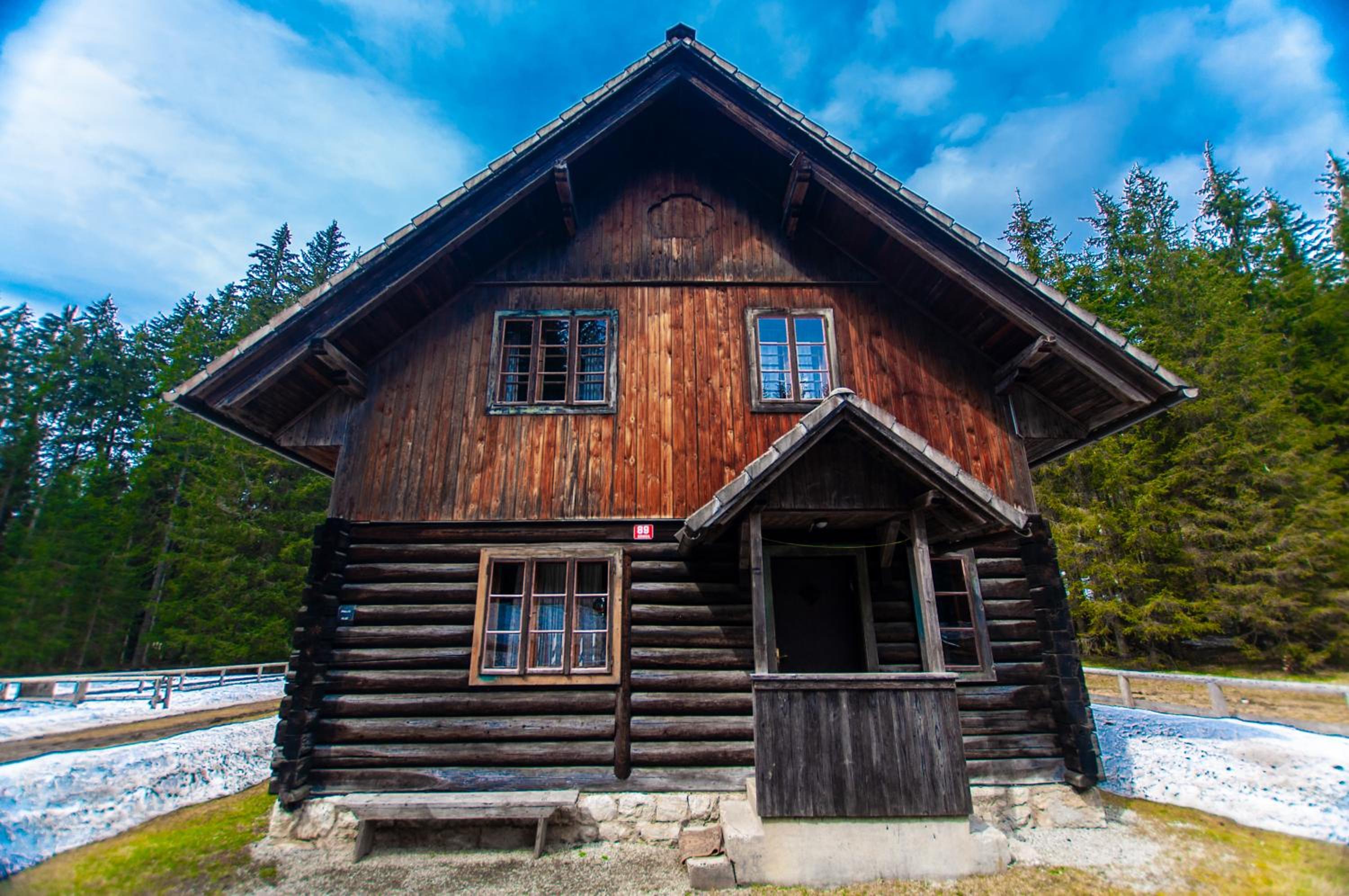 Mala koča Wooden Cabin view 2