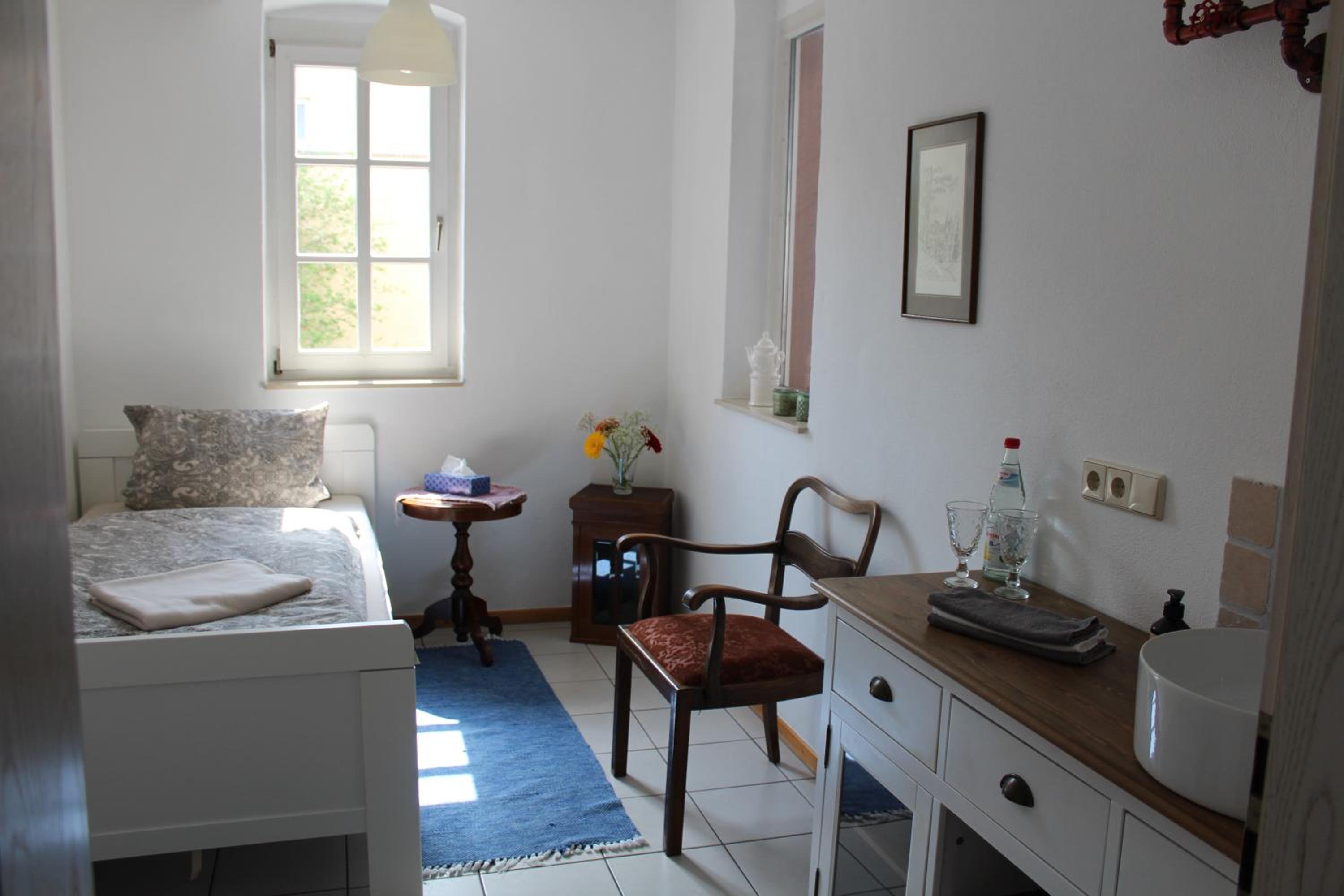 Hostel am Burgenring - kostenloser Parkplatz, Zentrum, Self Check-In, Küche