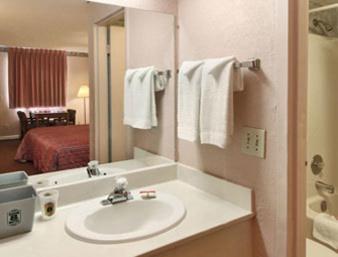 Atlanta Vacations - Americas Best Value Inn Tucker - Property Image 4