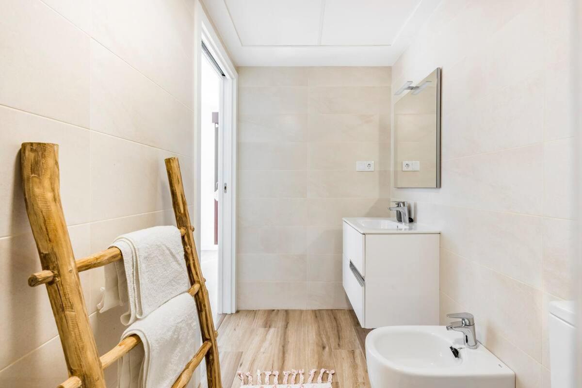 Luxury Designer Apartment - Unbeatable Sea Views