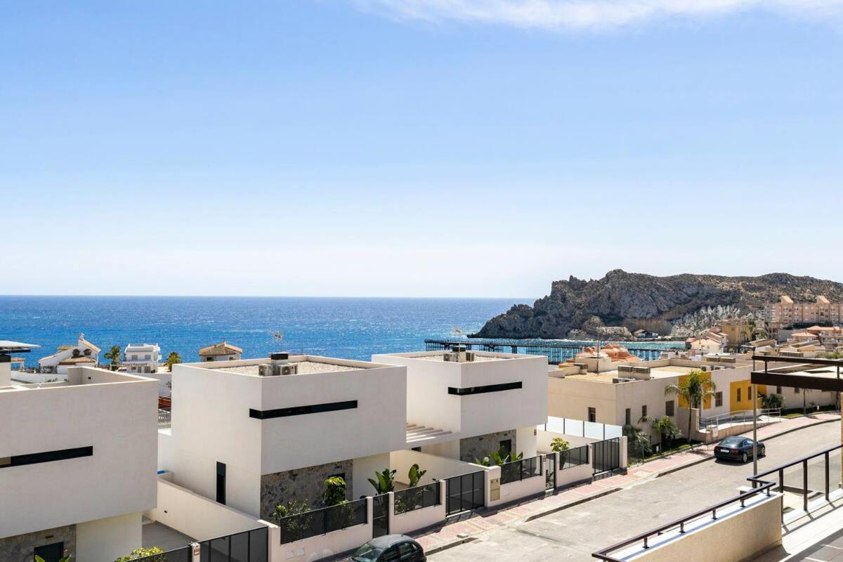 Luxury Designer Apartment - Unbeatable Sea Views