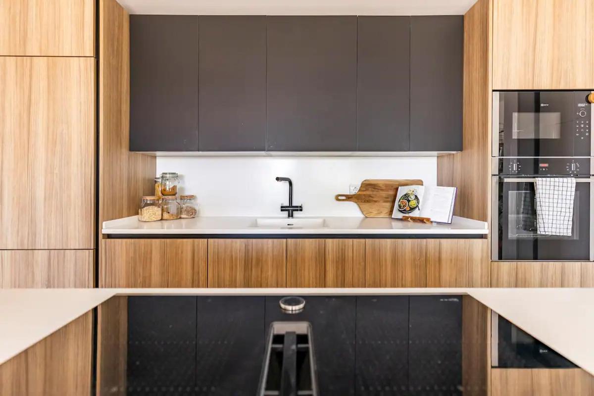 Luxury Designer Apartment - Unbeatable Sea Views