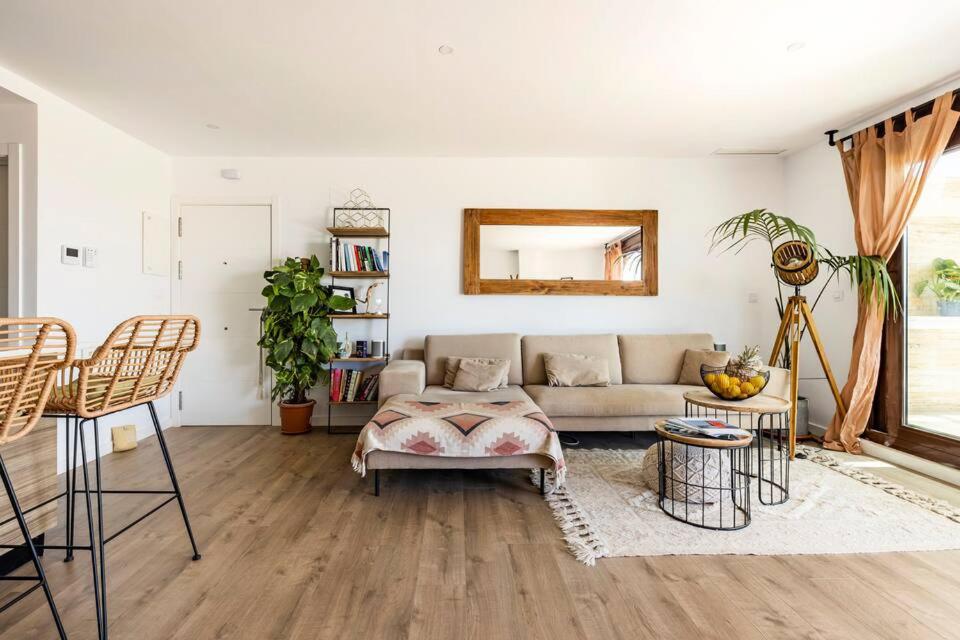 Luxury Designer Apartment - Unbeatable Sea Views