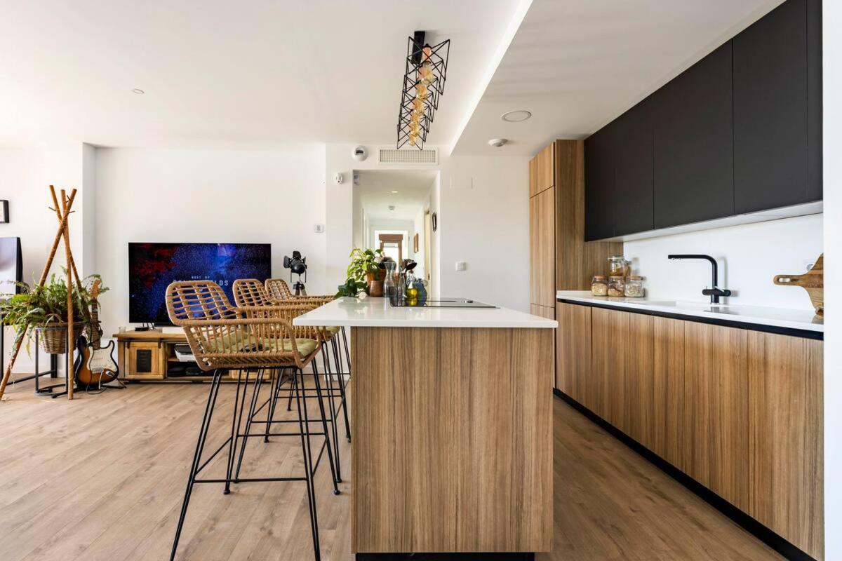 Luxury Designer Apartment - Unbeatable Sea Views