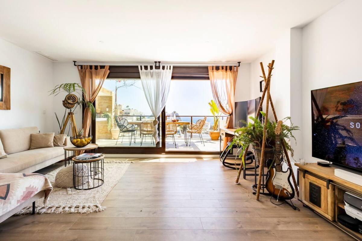 Luxury Designer Apartment - Unbeatable Sea Views