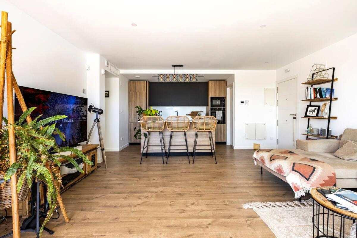 Luxury Designer Apartment - Unbeatable Sea Views
