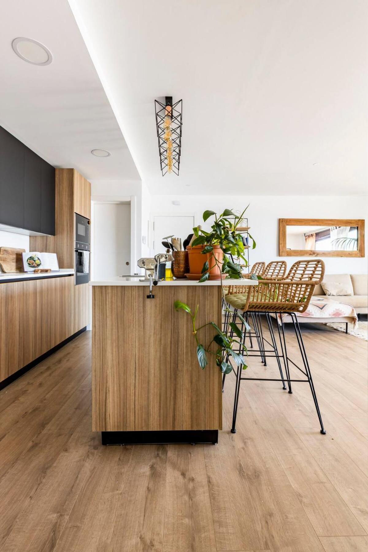 Luxury Designer Apartment - Unbeatable Sea Views