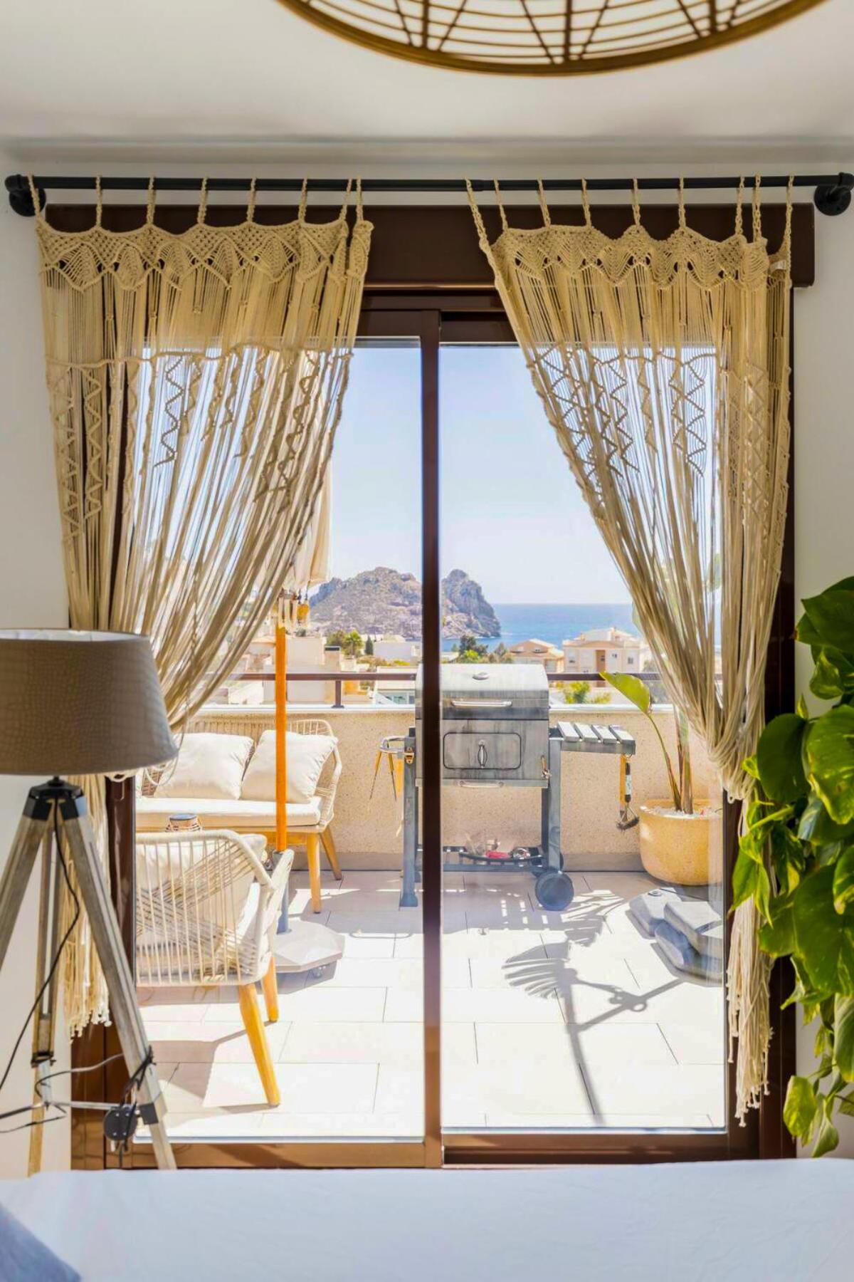 Luxury Designer Apartment - Unbeatable Sea Views