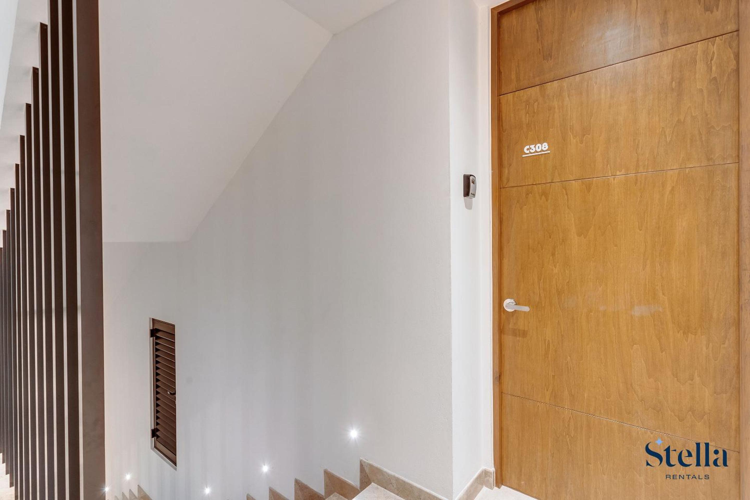 Ipana Condo, Rooftop Pools, Gym, Walk to Beach view 2