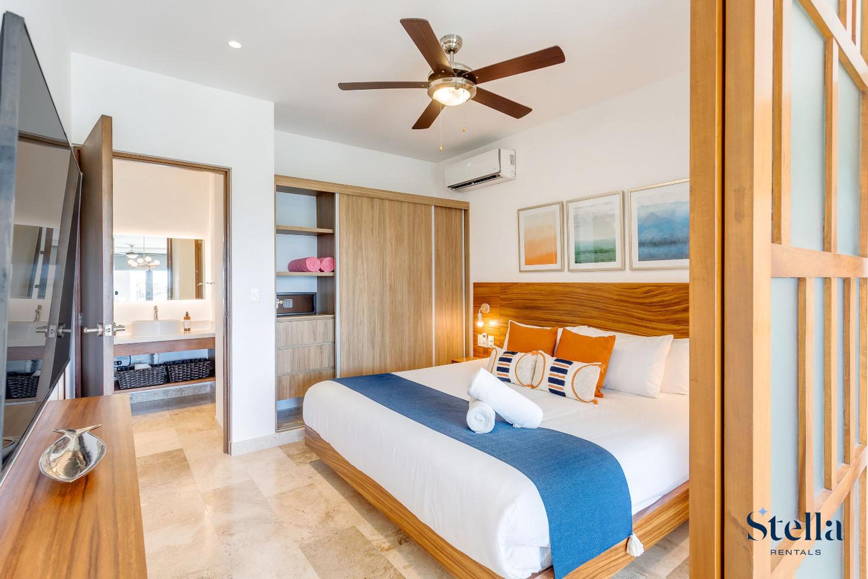 Ipana Condo, Rooftop Pools, Gym, Walk to Beach view 3